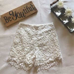 hollister lace shorts!!!
